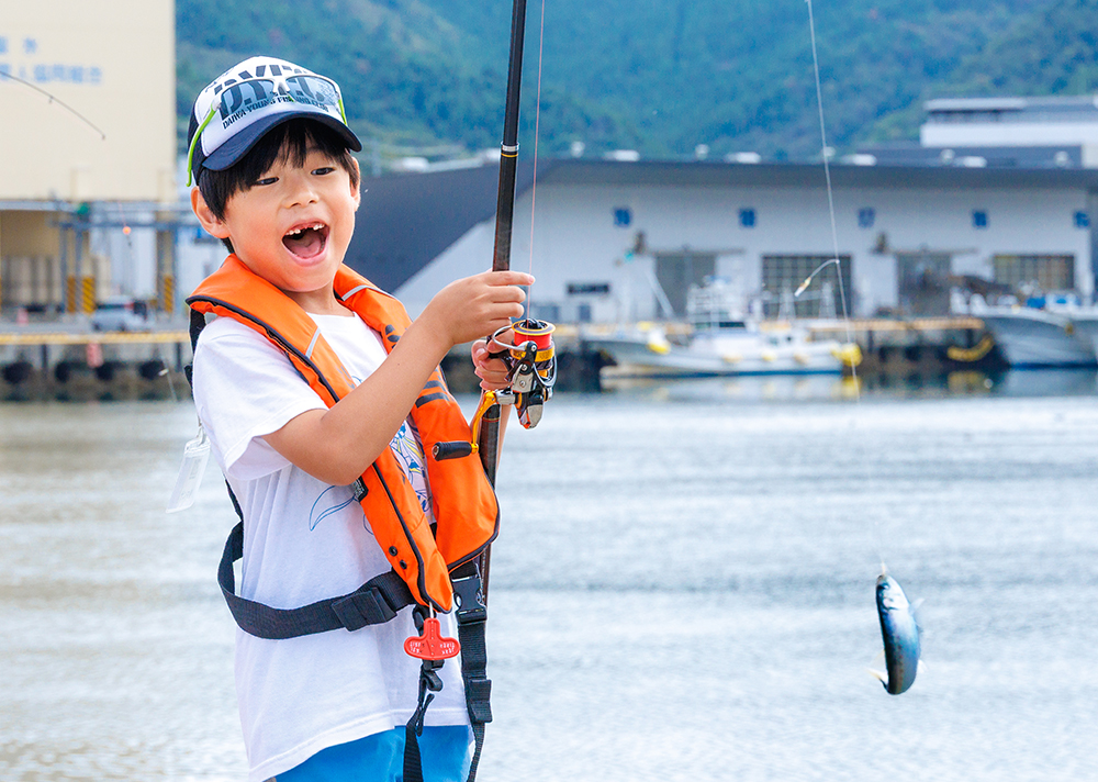早朝7：30、D.Y.F.C海釣りスクールがスタート