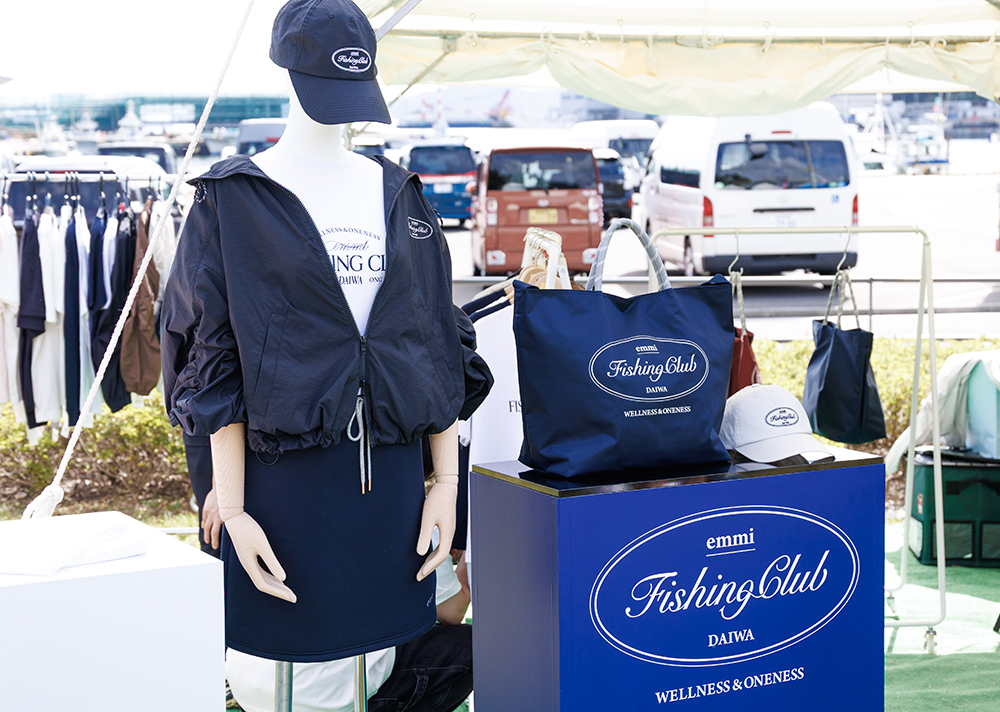 コラボブース前には開店前から多くの人が並ぶ