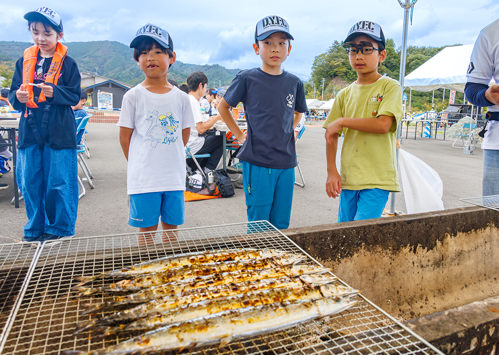 ランチタイムは、地元のサンマで舌鼓。