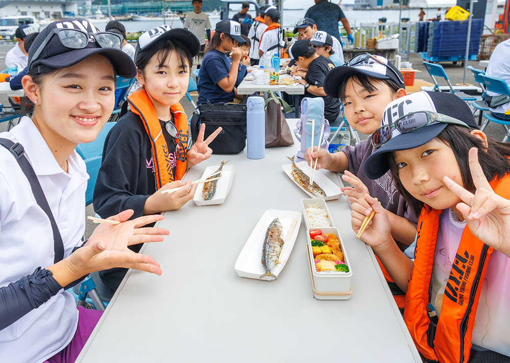 ランチタイムは、地元のサンマで舌鼓。