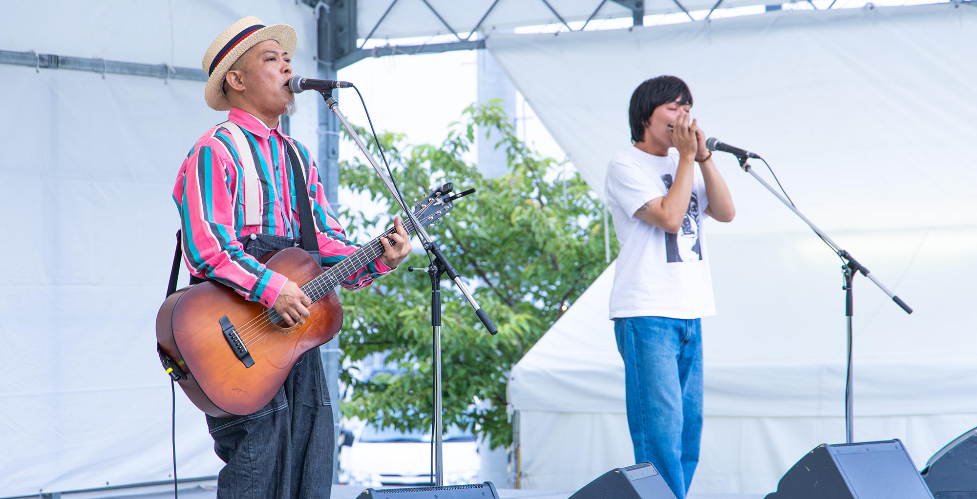人気のお笑い芸人やアーティストが続々登場するライブステージ