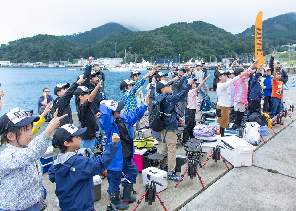 一般向けの釣り体験会も大人気スクールの閉会式ではうれしいハプニングも