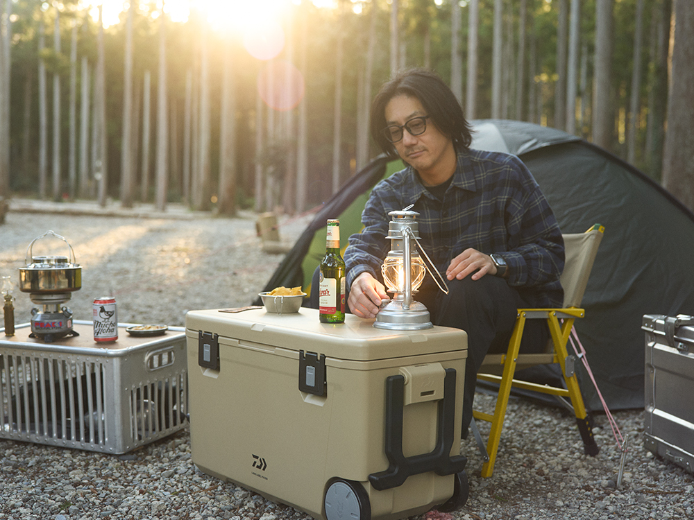 クーラー上面が平らなので簡易テーブルとしても使えます