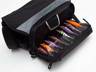 DAIWA ： エメラルダス タクティカル ショルダーバッグ（B） - Web site