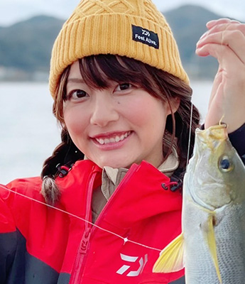 晴山 由梨
